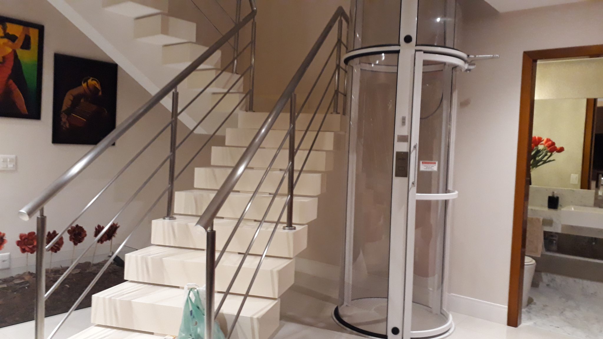 sala com elevador